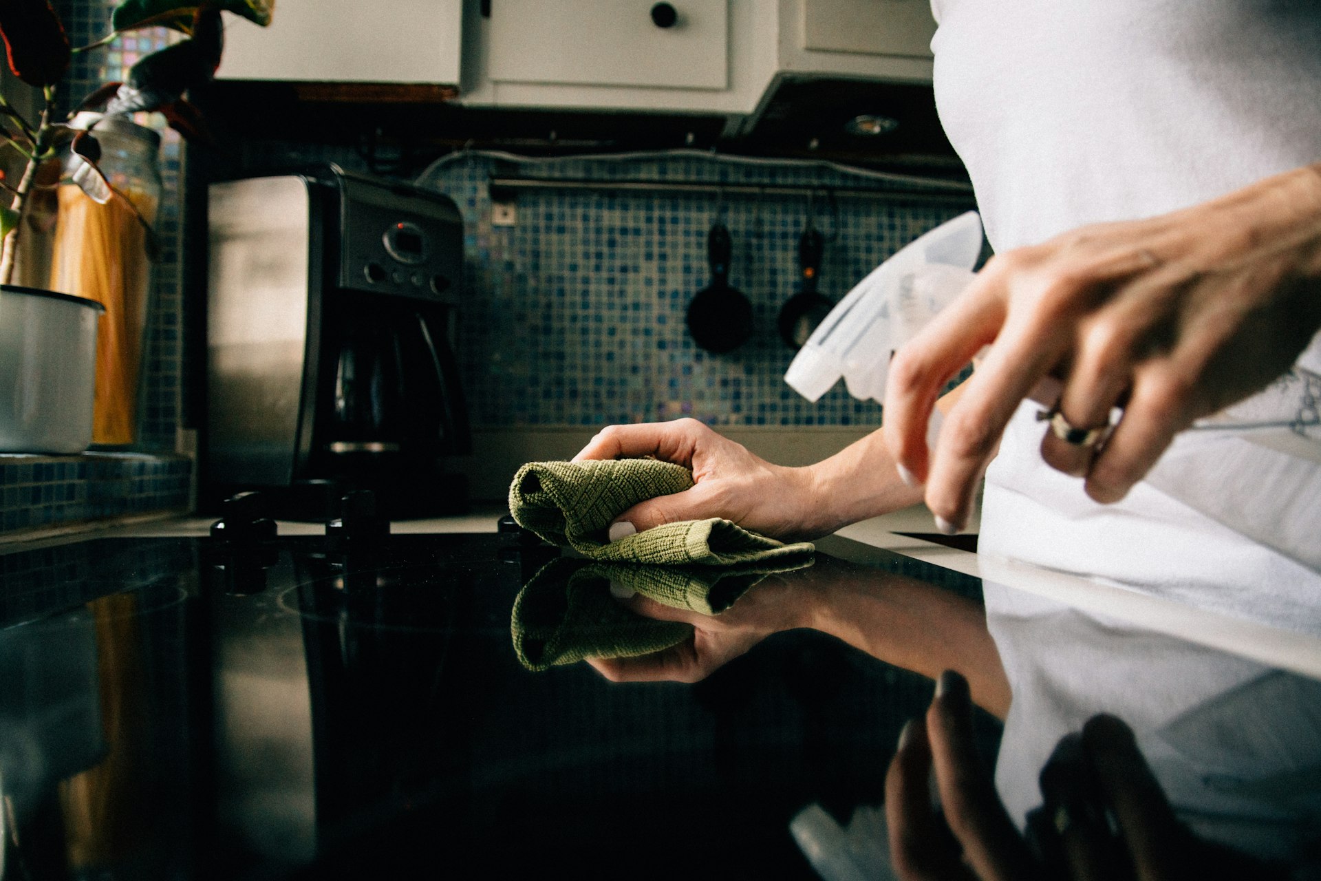 Kitchen deep cleaning during spring cleaning in Edmonton